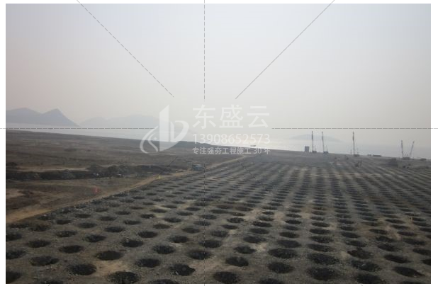 東盛云強(qiáng)夯承建湖南株洲機(jī)場項目地基處理強(qiáng)夯施工方案現(xiàn)場